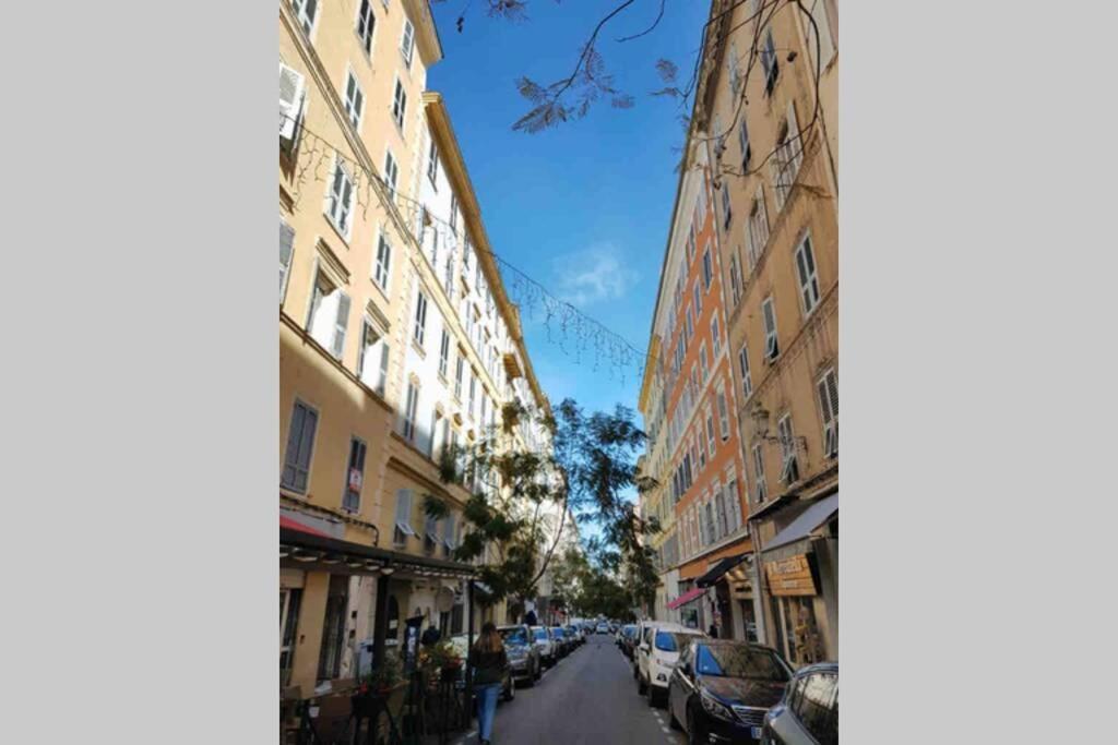 Vue Avec Parking Gratuit Sur Place Bastia (Corsica)